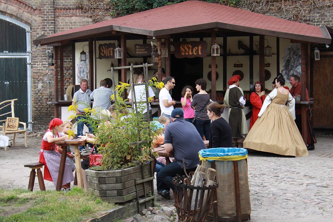 An der Taverne ist immer 'was los